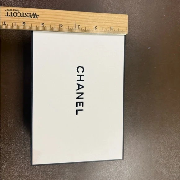 Authentic Chanel gift box - EMPTY - Picture 4 of 7